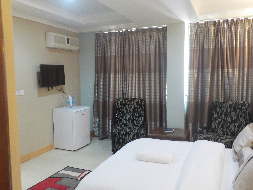 Joshmal_hotel_room